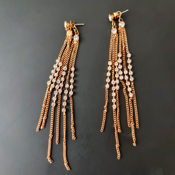 Jewelry - 🎉 HOST PICK 🎉 Earrings Colour Gold